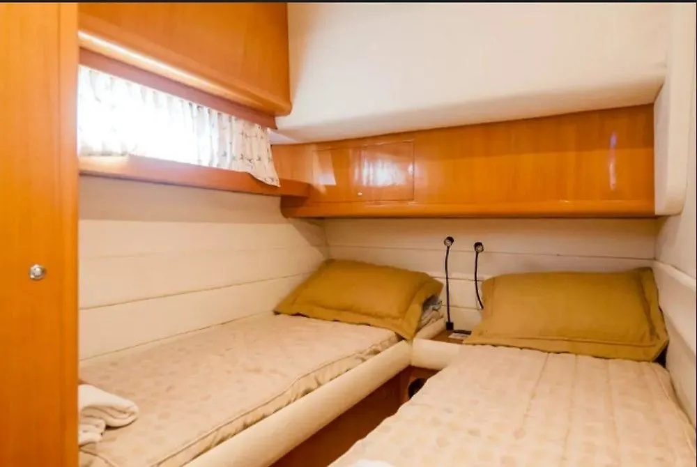 Boat And Bed Ocean View Hotel Cancun