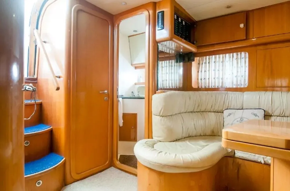**  Boat And Bed Ocean View Hotel Cancun Mexico