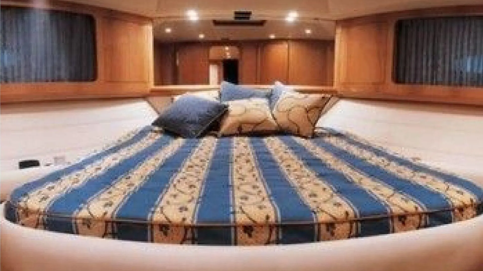 Boat And Bed Ocean View Hotel Cancun